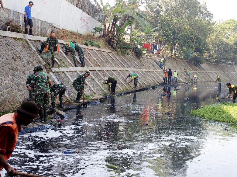 Wagub Jabar Dorong Polda Usut 31 Pabrik Buang Limbah ke Citarum Wagub Jabar Dorong Polda Usut 31 Pabrik Buang Limbah ke Citarum