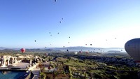 Cappadocia terkenal sebagai spot untuk menaiki Balon Udara. Pemandangan balon udara yang sedang berterbangan pun menjadi daya tarik utama Museum Hotel (Museum Hotel)