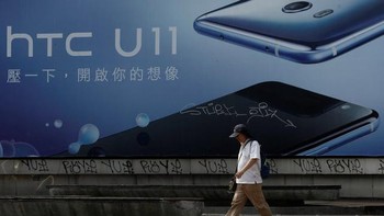 HTC akan melanjutkan sisa bisnis smartphone-nya di masa mendatang. Namun pengurangan aset secara drastis akibat dibeli Google membuat nasib jangka panjang ponsel HTC dipertanyakan. Foto: Reuters