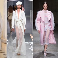 Seperti ditemukan di New York, desainer London juga setuju bil baju-baju berbahan sheer atau menerawang akan jadi tren besar di musim semi 2018. Namun dibuat dengan cara yang lebih edgy, misalnya sebagai jaket atau coat dress dibanding sebagai gaun malam ultra feminin. Foto: dok. Vogue