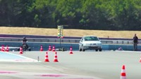 Lebih kerennya lagi, bukan menggunakan mesin super bertenaga besar, motor roda tiga ini hanya menggunakan air dan angin sebagai sumber tenaga motor roda tiga. Foto: Pool (Youtube)