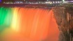 Foto: Air Terjun yang Berwarna-warni Kala Malam