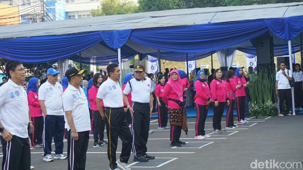 Peringati HUT Lantas ke-62, Kapolri Awali dengan Senam Bersama