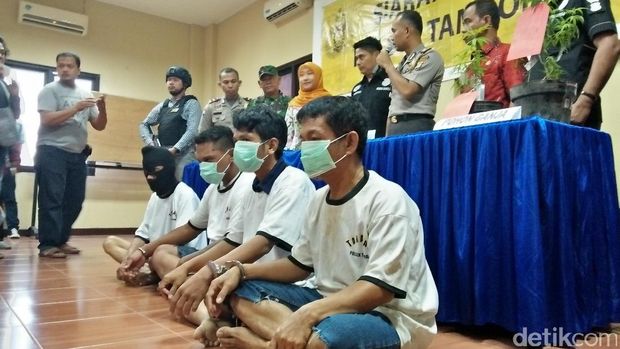 7 orang ditetapkan jadi tersangka.