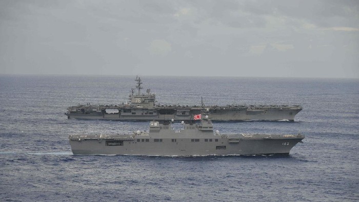 Kapal Induk AS Gelar Latihan Gabungan dengan Kapal Perang Jepang