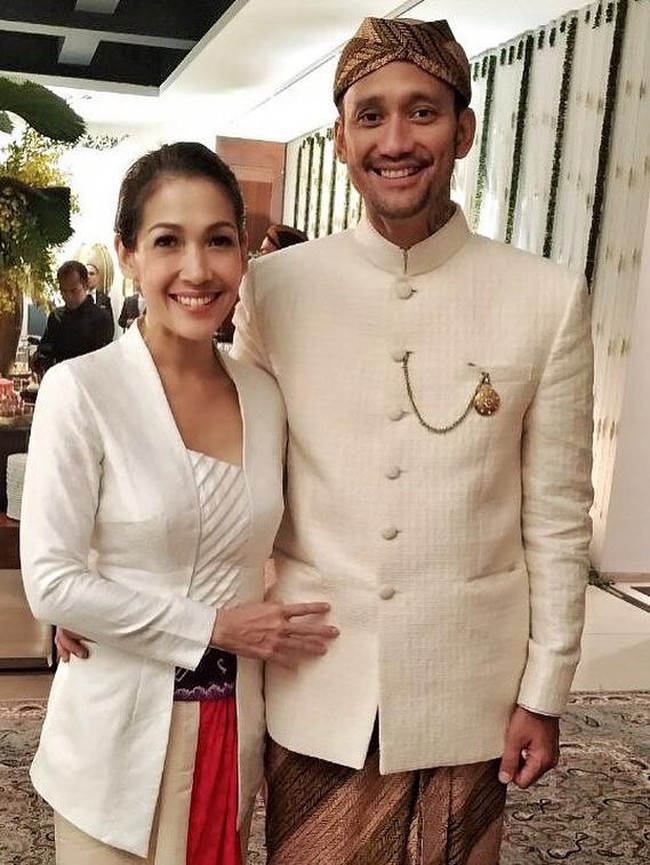 Tora Sudiro dan Mieke Amalia adalah pasangan yang bertemu dalam satu acara komedi yaitu ‘Ekstravaganza’. Sempat heboh karena isu perselingkuhan, keduanya kemudian memutuskan menikah pada 19 Desember 2009. Foto: Instagram