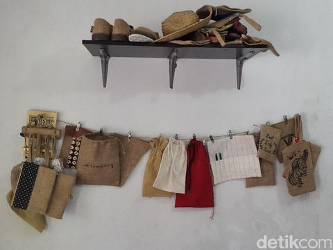Unik, Sepatu dan Tas Ramah Lingkungan Ini Terbuat dari Karung Goni