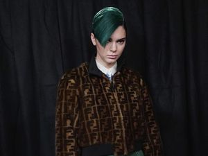 Kendall Jenner Berambut Pendek dan Berwarna Hijau, Yay Or Nay?