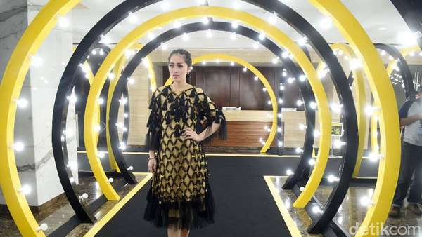 Gaya Manis Gracia Indri Gaya Manis Gracia Indri