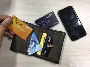Biaya Isi Uang Elektronik Perlu Diatur? Ini Kata Darmin