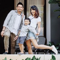 Ryan Delon & Sharena Rizky merupakan pasangan yang bertemu saat bermain film FTV Anyer im In Love’. Sharena dan Ryan memutuskan untuk menikah pada 13 Desember 2013. Foto: Instagram
