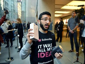 Pembeli Pertama iPhone 8 di Dunia Tidak Mau Memakainya