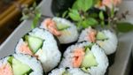 Oishii! Siang Ini Enaknya Makan Sushi Roll yang Gurih Pedas dan Mengenyangkan Ini