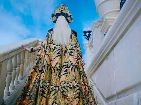 Seksi dan Megahnya Agnez MO Pakai Kebaya Anne Avantie di Video Klip Baru