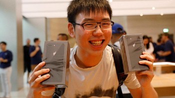 iPhone 8 berhasil membuat penasaran publik. Terbukti, pencarian iPhone 8 berada di urutan pertama pencarian Google global. Foto: Reuters