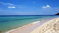 Lihat saja hamparan pantai berpasir putih, dengan air laut bergradasi biru toska ini. Siapa yang tak tergoda dengan kecantikannya (Eduardo/detikTravel)