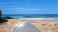 Meski pemandangannya cantik, tetapi potensi Pulau Liran terkendala dengan infrastruktur yang masih belum terlalu baik. Termasuk kondisi jalanan yang ada di sana (Eduardo/detikTravel)