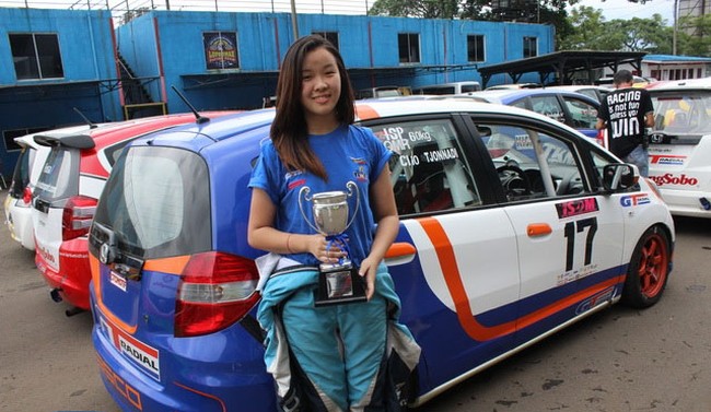 Clio Clarissa Tjonadi mengawali karirnya dari dunia gokart yang sukses menjadi juara Honda Jazz Speed Challenge 2013. Foto: Istimewa
