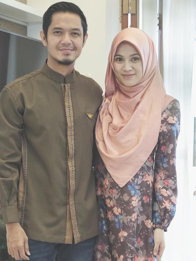 Alyssa Soebandono dan Dude Harlino meraka merupakan salah satu pasangan yang paling romantis. Tak perlu pacaran terlalu lama, keduanya memutuskan untuk menikah pada 22 Maret 2013. Foto: Instagram