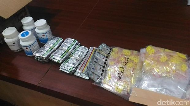 Polisi Sita 13 Ribu Obat Keras dari Sejumlah Toko di Bekasi