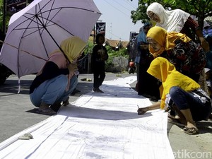 Rayakan Tahun Baru Hijriah, Warga Pekalongan Membatik di Kain 1,5 Km
