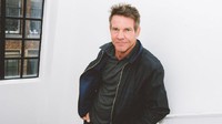 Dennis Quaid menuturkan bahwa ia berjuang melawan anoreksia. Kepada majalah Best Life, ia bercerita bahwa gangguan makan itu ia alami sejak tahun 1990-an. Selama bertahun-tahun ia terobsesi dengan apa yang ia makan dan menghitung jumlah kalorinya. (Foto: Twitter BBC Radio)