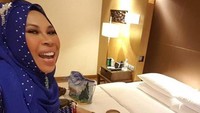 Ia kerap pamer barang mahal di media sosialnya. Foto: Instagram @datoserivida