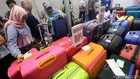 Koper-koper untuk bepergian juga didiskon besar-besaran.