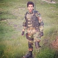 Dengan tinggi badan 182 cm dan berat badan 70 kg, Imran Abbas tampak gagah memakai seragam tentara. Foto: Istimewa