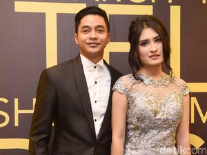 Lewat Foto Ini, Adly Fairuz Berikan Tanda Segera Nikahi Angbeen?
