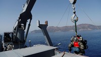 Dengan ADS, seorang manusia bisa menyelam sampai kedalaman 700 meter di bawah permukaan laut atau bisa masuk ke laut dalam./Foto: REUTERS/Murad Sezer
