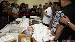 Bareskrim Gelar Barang Bukti Jutaan Pil PCC