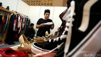 Selain itu barang-barang tersebut dipastikan memiliki harga jual yang lebih murah dari harga pasaran.