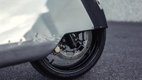Tampilan tertutup layaknya hijab ini, diklaim mampu mencapai topspeed hingga 120 km/jam dan memiliki jarak tempuh hingga 274 km. Foto: Pool (Autoevolution)