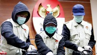 Sebelumnya diberitakan, KPK melakukan operasi tangkap tangan (OTT) terhadap sejumlah orang di Banten pada Jumat (22/9). OTT itu diduga terkait perizinan kawasan industri di salah satu kota di Banten.