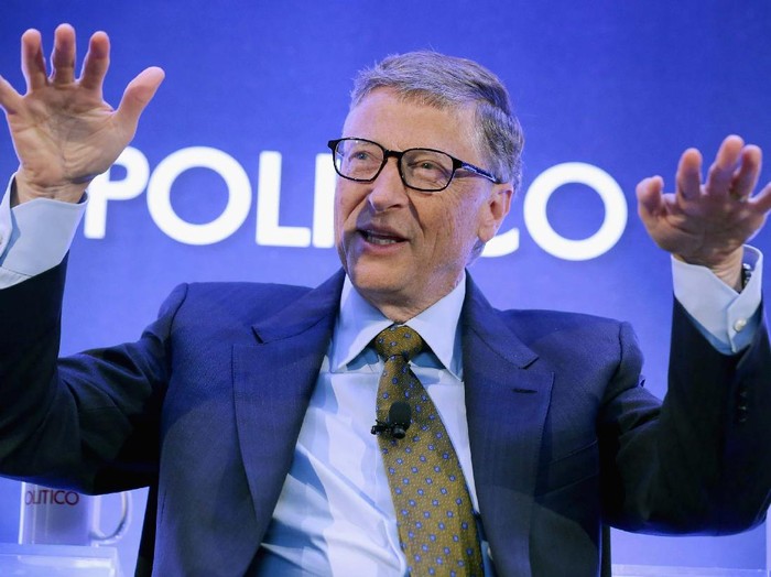LAS VEGAS - JANUARY 8:  Microsoft Chairman Bill Gates delivers the keynote address to kick off the 2003 International Consumer Electronics Show (CES) on January 8, 2003 in Las Vegas, Nevada.  The show, which opens on Thursday, is expected to draw over 100,000 people to see the latest in consumer electronics.  (Photo by Justin Sullivan/Getty Images)