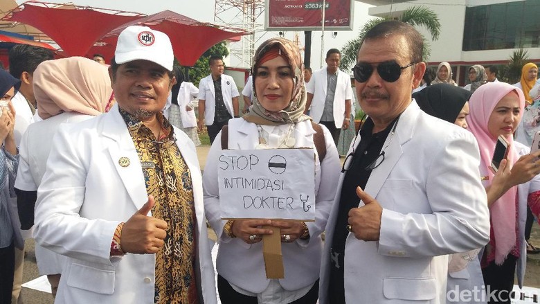 Dokter-dokter di Bengkulu Demo, Protes Penamparan oleh Ketua DPRD Dokter-dokter di Bengkulu Demo, Protes Penamparan oleh Ketua DPRD