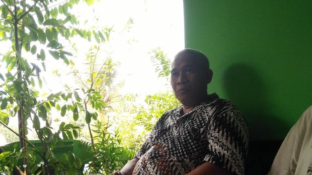 Ketua RW 10, Catur Nur Setiyadi (53), mengatakan rumah itu dikontrak oleh Aris Wahyudi warga Jakarta Timur.