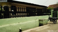 Tidak ada plang petunjuk kantor di rumah tersebut yang berkaitan dengan situs nikahsirri.com