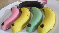Di Floating Market ada banana cake yang mirip Tokyo Banana dari Jepang. Sponge cake warna warni ini juga cocok sebagai buah tangan. Foto: dok. detikFood