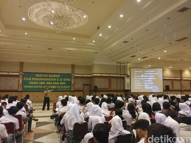 Reaksi Pelajar di Bandung Usai Nobar Film G30S/PKI
