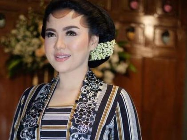 Detik-detik Akad, Vicky Shu Terlihat Bahagia dan Haru Detik-detik Akad, Vicky Shu Terlihat Bahagia dan Haru