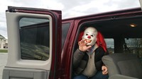 Dengan durasi 2 setengah hingga empat jam, peserta tur akan diajak melihat lokasi film IT hingga lokasi rumah Stephen King di Bangor. Mobil van pun disediakan untuk mengangkut peserta (Maine Public)