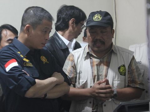 Pakar Vulkanologi memberikan penjelasan kepada Menteri ESDM Ignasius Jonan