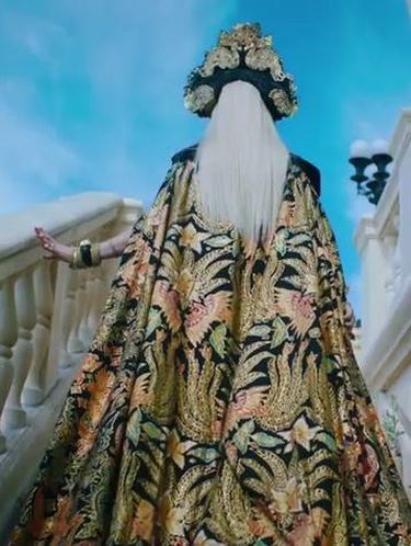 Cerita Anne Avantie Dandani Agnez Mo di Video Klip 'Long As I Get Paid'