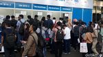 Penampakan Ratusan Pencari Kerja di Akhir Pekan