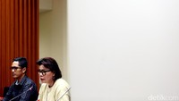 KPK meningkatkan status ke penyidikan dan menetapkan 6 tersangka yaitu diduga sebagai penerima TIA, ADP, dan H, kata Wakil Ketua KPK Basaria Panjaitan dalam jumpa pers di Gedung Merah Putih, Jl Kuningan Persada, Jakarta Selatan, Sabtu (23/9/2017).
