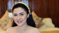 Di malam midodareni, ia juga cantk. Foto: Instagram/vivithalib/vickyshu