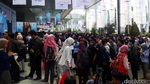Penampakan Ratusan Pencari Kerja di Akhir Pekan