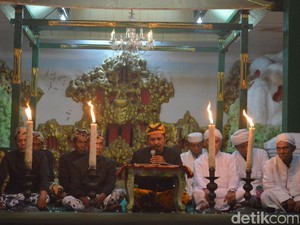 Mengintip Tradisi Pembacaan Babad Cirebon